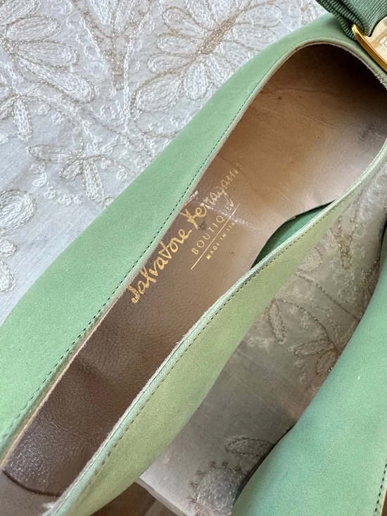 Salvatore Ferragamo Green Suede Vara Bow Pumps with Gold Accent - Picture 5 of 11